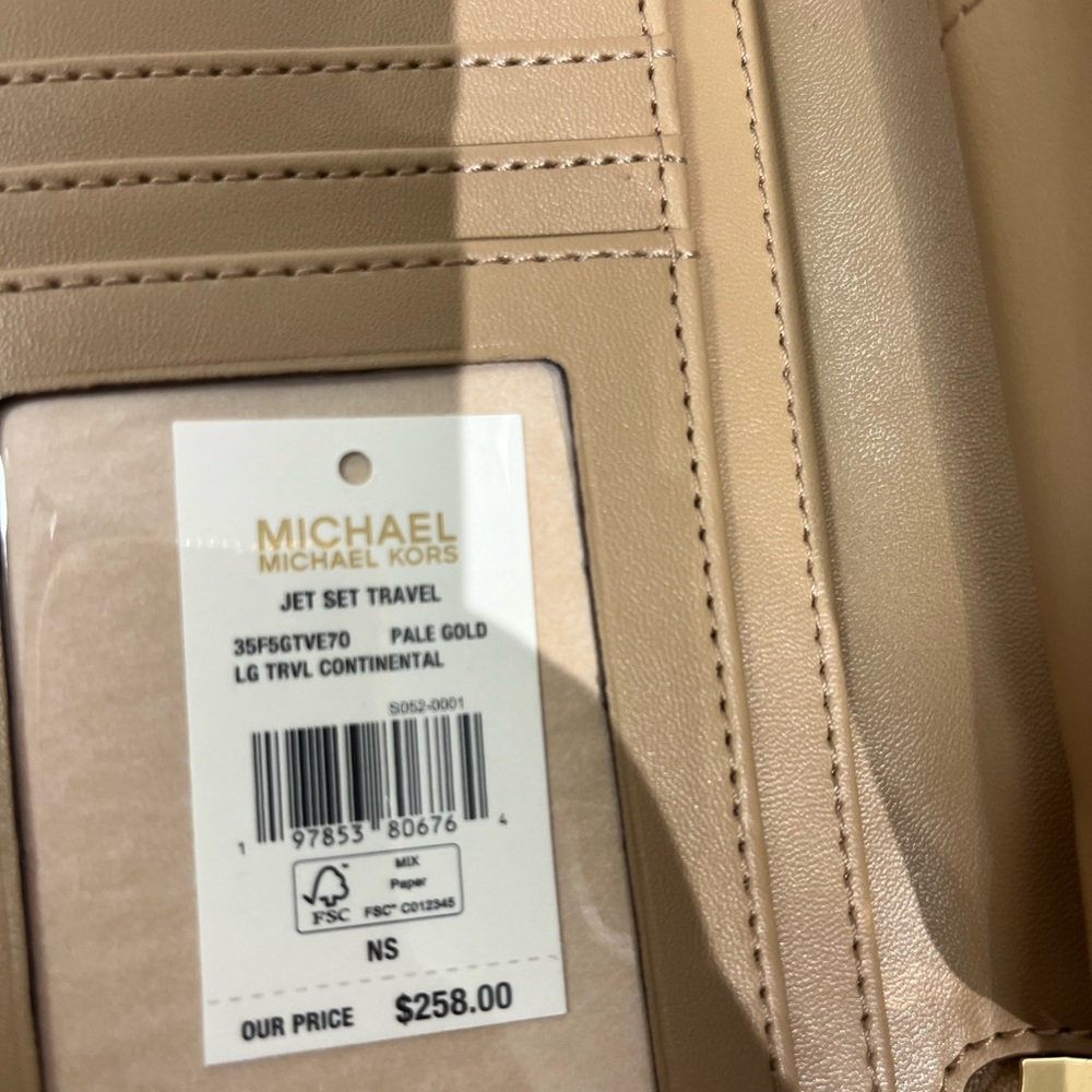 Michael Kors Large Pale Gold Continental Wallet - Picture 4 of 5